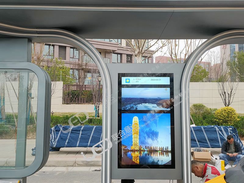 55寸智能公交站牌项目试点在郑州成功落地